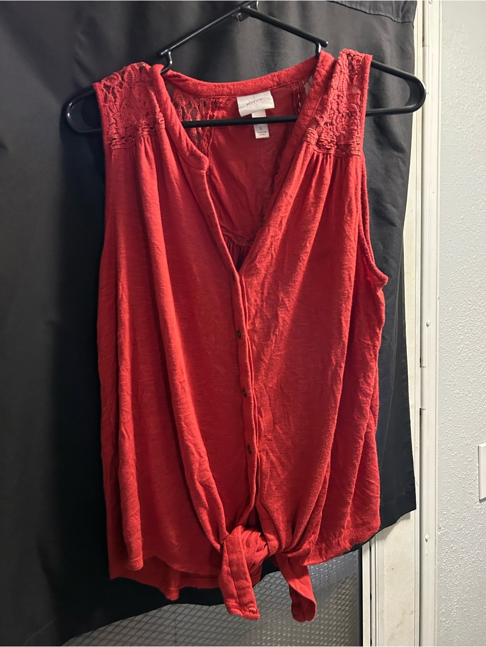 Knox Rose Red Button-Front Knot Hem Sleeveless Top